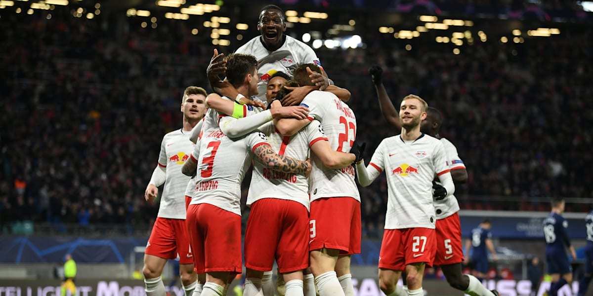 金年会官网-上海申花训练开放日，关键时刻豪取连胜引欢呼，德国杯在即，阵容厚度经受考验(上海申花今天新闻)